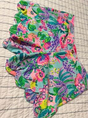 Lilly Pulitzer Turquoise Floral Scallop Hem Athletic Shorts